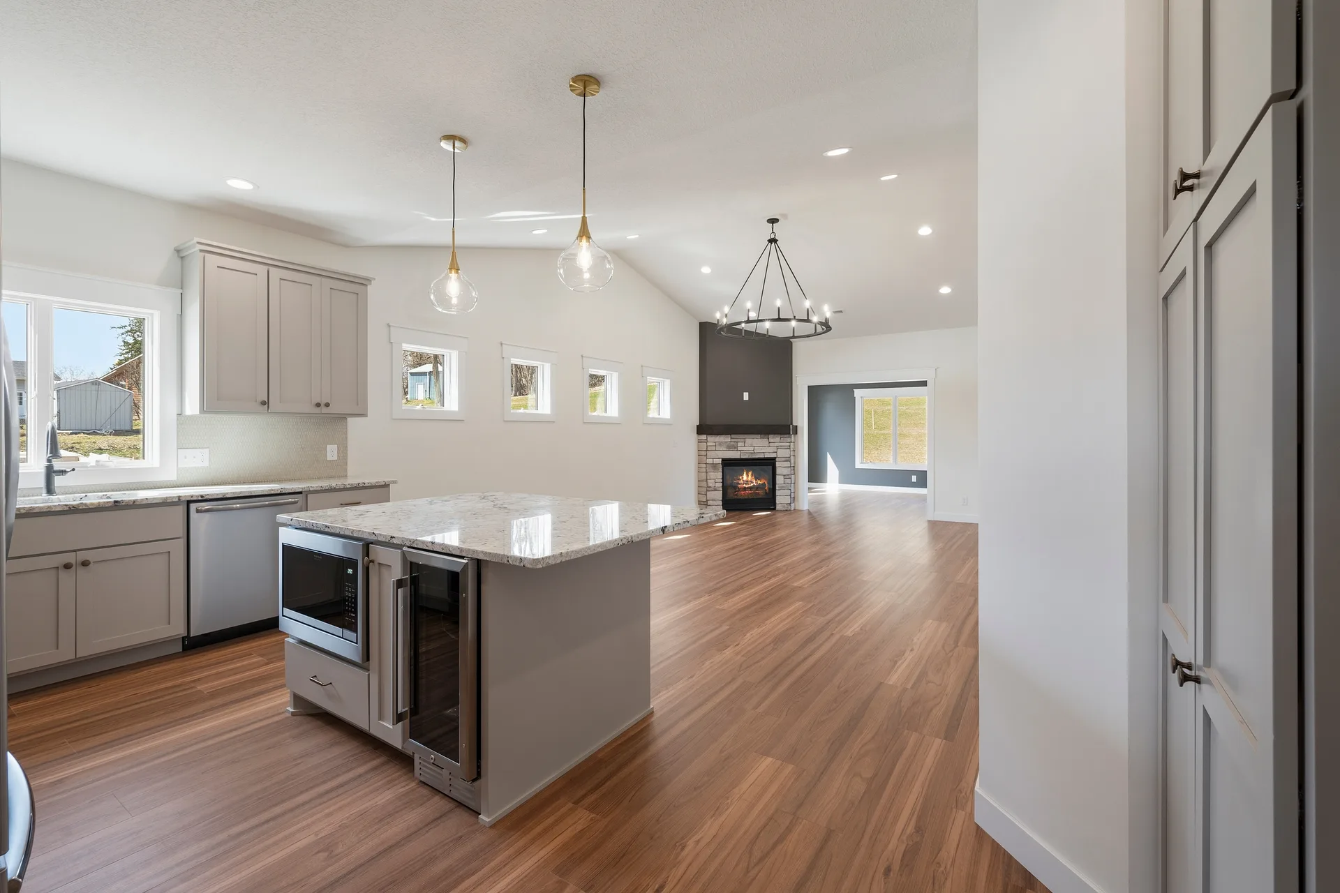 1091 Legend Lane photo 3