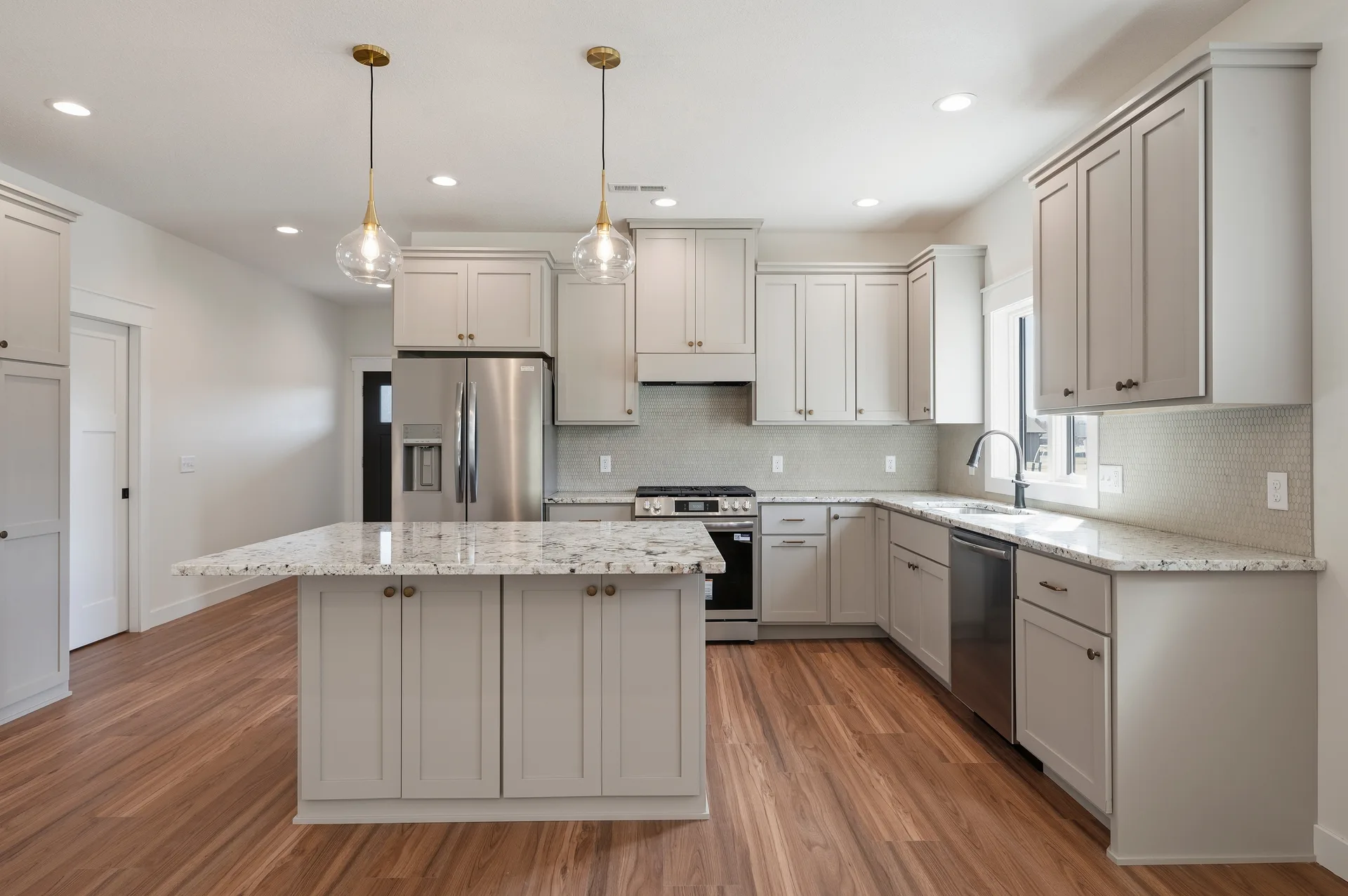1091 Legend Lane photo 4