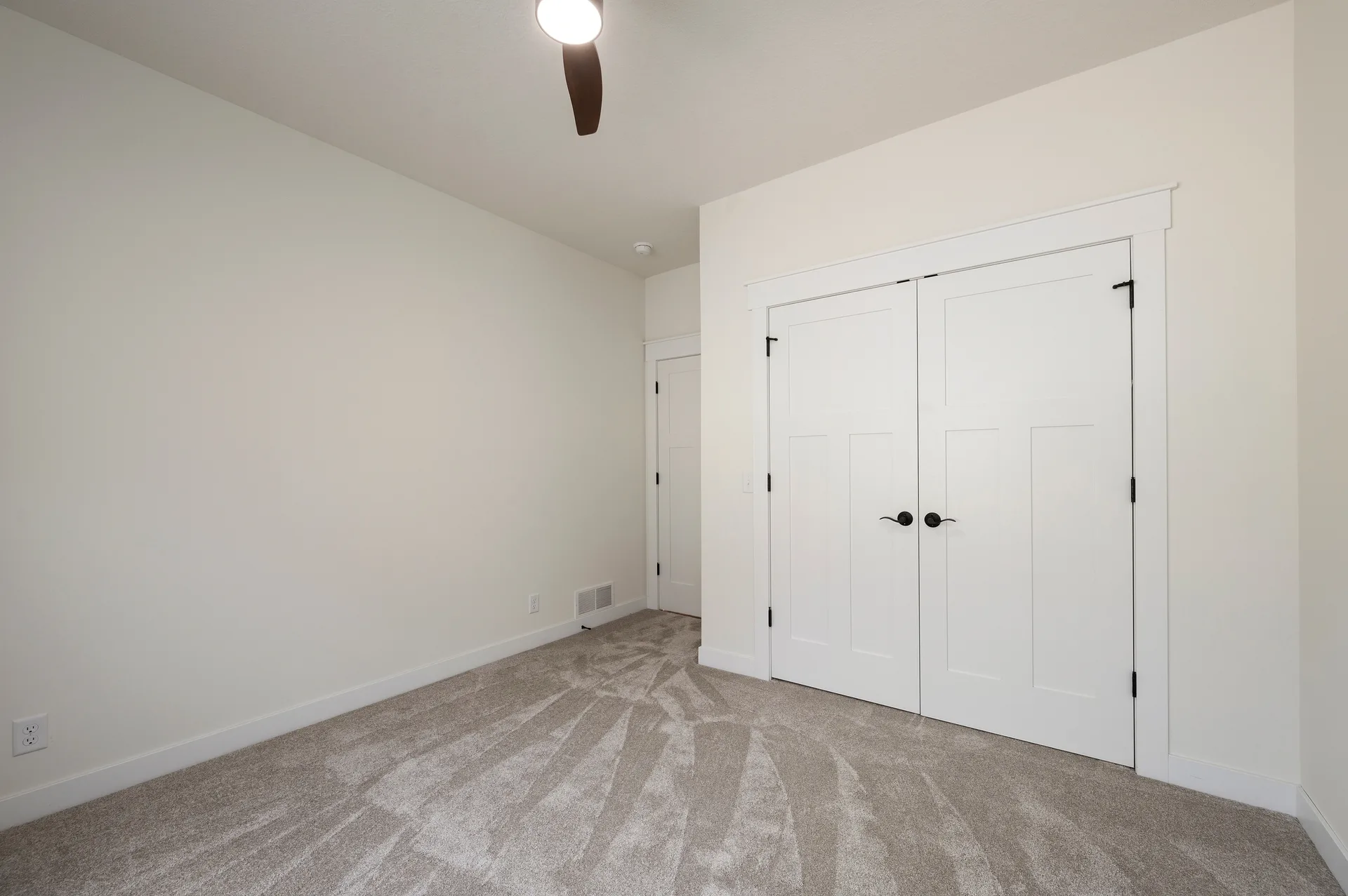 1091 Legend Lane photo 6