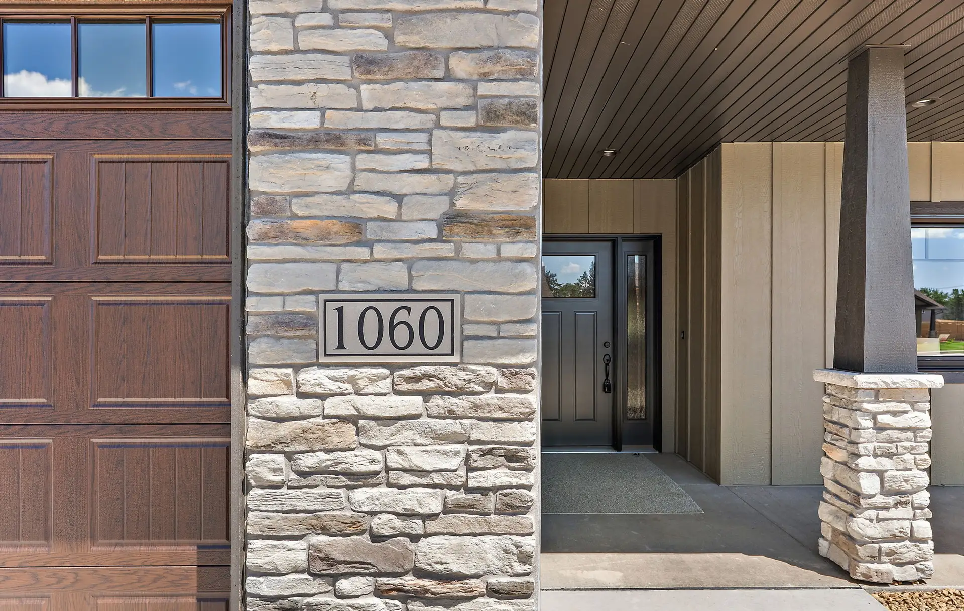 1060 Legend Lane photo 2