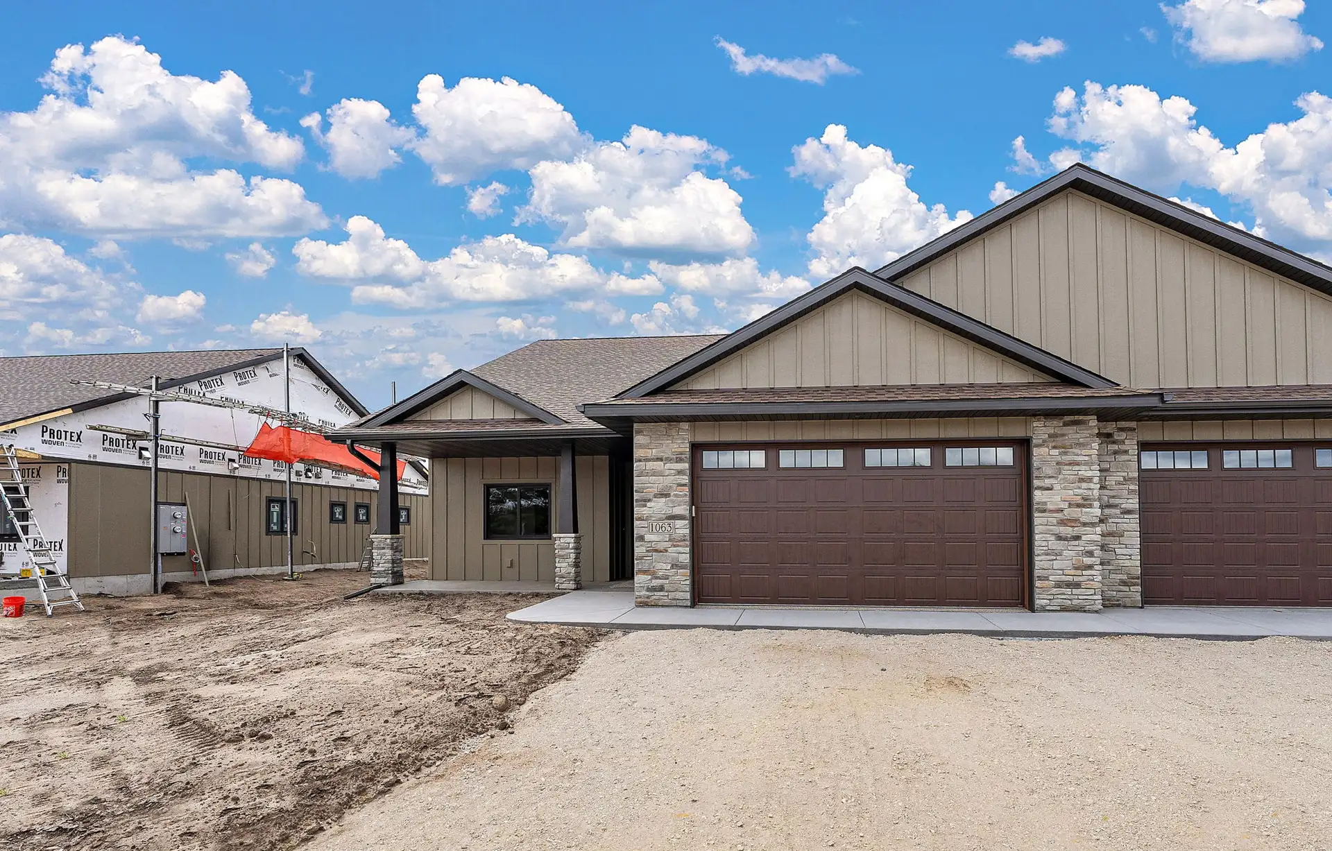 1063 Legend Lane photo 3