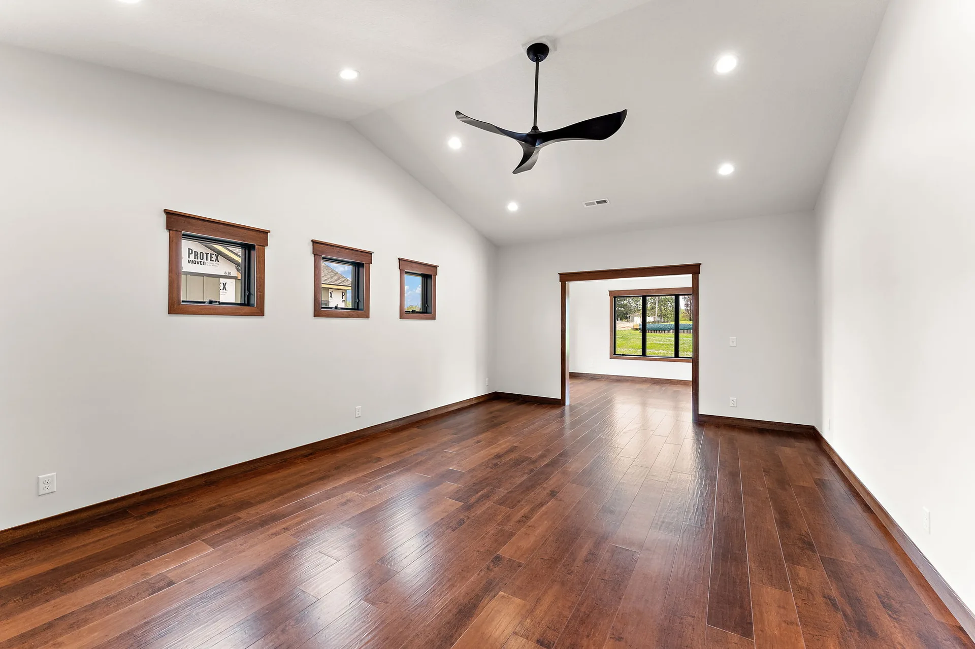 1063 Legend Lane photo 5