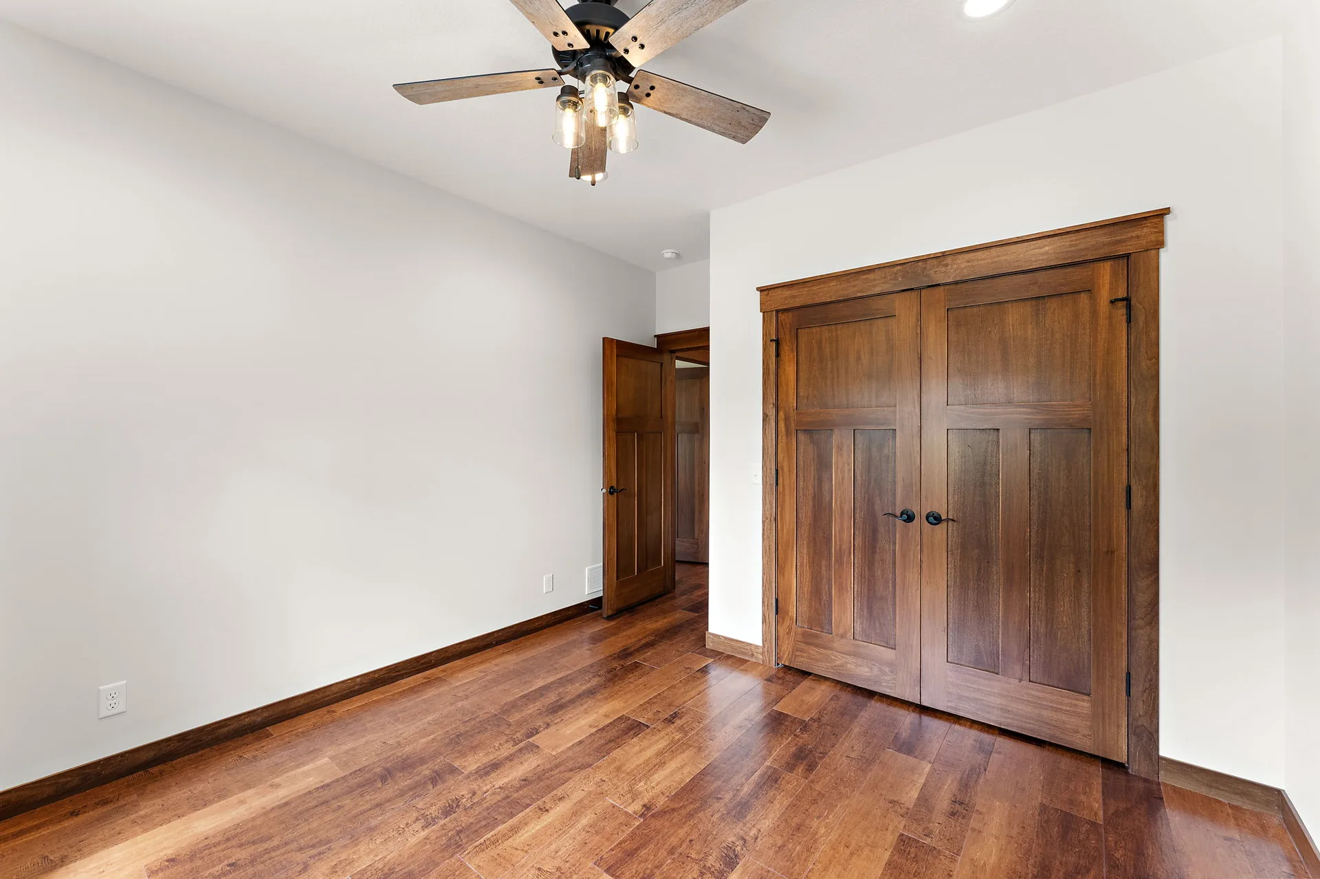 1063 Legend Lane photo 38
